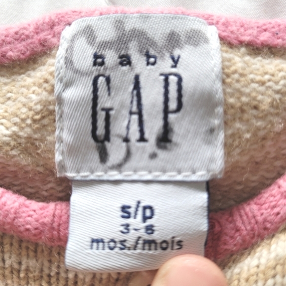 10/$20 ❄️ Gap Cardigan - Picture 4 of 5